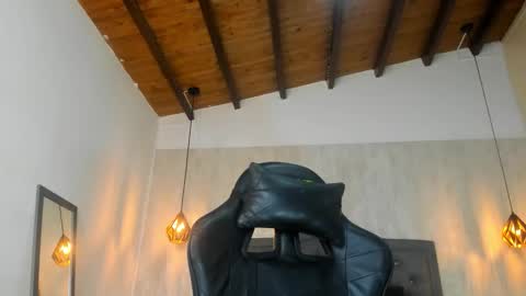 L I S S A  online show from November 15, 4:25 am