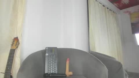 lissa_petitee online show from January 18, 1:47 am