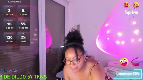 Snapshot of lissaa_joness chatting on February 17, 9:43 pm LISSA online show from February 17, 9:43 pm