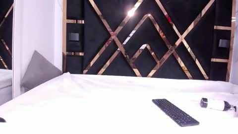 Ashley online show from November 18, 6:44 pm