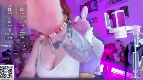 Snapshot of little__ary chatting on February 18, 2:05 am little ary online show from February 18, 2:05 am