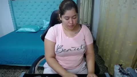 Snapshot of little_flower4you chatting on September 23, 12:32 pm mai rojas online show from September 23, 12:32 pm