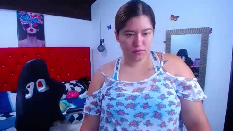 Snapshot of little_flower4you chatting on October 22, 12:18 pm mai rojas online show from October 22, 12:18 pm
