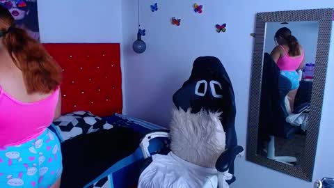 Snapshot of little_flower4you chatting on October 23, 1:56 pm mai rojas online show from October 23, 1:56 pm