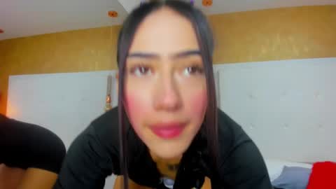Snapshot of little_jenni chatting on February 14, 1:40 pm online show from February 14, 1:40 pm