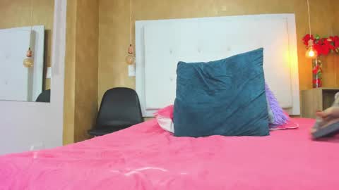 Snapshot of little_jenni chatting on September 23, 1:38 pm online show from September 23, 1:38 pm