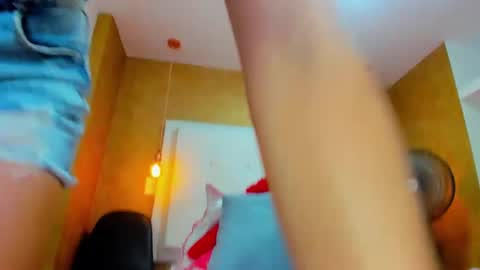 Snapshot of little_jenni chatting on February 2, 5:04 pm online show from February 2, 5:04 pm