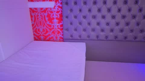 Snapshot of little_lilith_apple chatting on October 6, 9:27 am little_lilith_apple online show from October 6, 9:27 am