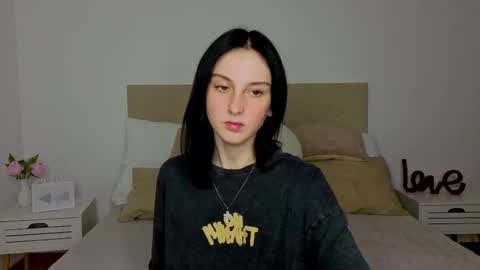 Snapshot of little_mollee chatting on October 17, 2:15 am little_mollee online show from October 17, 2:15 am