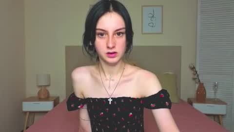 Snapshot of little_mollee chatting on October 16, 2:11 am little_mollee online show from October 16, 2:11 am