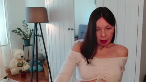 Nicole online show from May 5, 9:37 am
