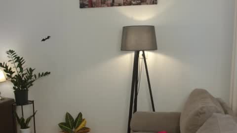 Snapshot of little_nicole_ chatting on October 17, 1:48 pm Nicole online show from October 17, 1:48 pm