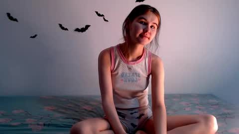 Snapshot of little_owlx chatting on October 15, 12:47 am Alice.. online show from October 15, 12:47 am