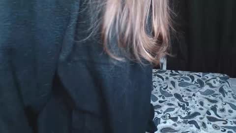 Snapshot of little_owlx chatting on October 8, 8:37 pm Alice.. online show from October 8, 8:37 pm