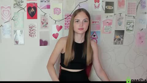 Snapshot of little_radiant_sun chatting on October 1, 10:36 am Kriss online show from October 1, 10:36 am