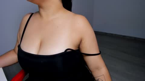 Snapshot of little_shaara chatting on March 9, 4:27 am Shaara online show from March 9, 4:27 am