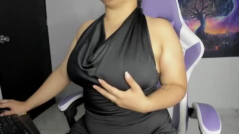 Snapshot of little_shaara chatting on February 15, 9:59 pm Shaara online show from February 15, 9:59 pm