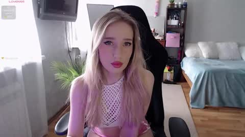 Snapshot of little_sofa99 chatting on March 11, 11:55 am Sonya online show from March 11, 11:55 am