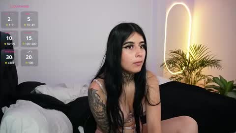 little_vannesaa online show from February 24, 11:41 pm