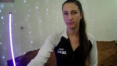 Snapshot of littleahwitch chatting on September 25, 10:22 am LittleAhWitch online show from September 25, 10:22 am