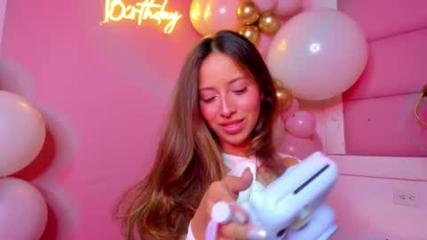 littlee_emma_ online show from February 22, 6:28 am