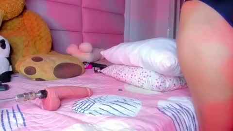 littlee_emma_ online show from March 5, 4:34 am