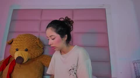 littlee_emma_ online show from December 23, 5:46 am