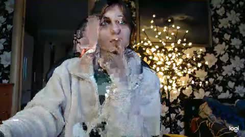 littlehappines online show from December 4, 12:41 pm