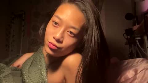 littleloverasian online show from December 4, 10:48 am