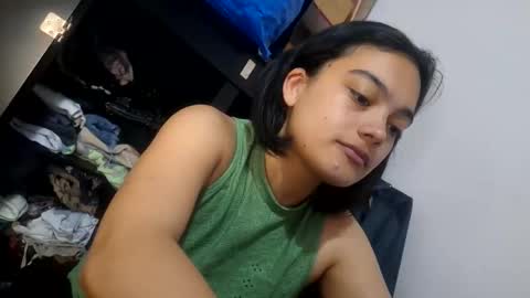 Snapshot of littlemelii chatting on October 13, 12:01 am Melia online show from October 13, 12:01 am
