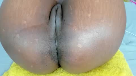 Snapshot of littlemissdirty1 chatting on October 6, 9:43 pm senga online show from October 6, 9:43 pm
