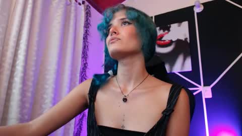 Snapshot of littlenami_ chatting on October 19, 2:05 am LAUREN online show from October 19, 2:05 am