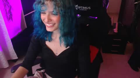 Snapshot of littlenami_ chatting on October 25, 9:37 pm LAUREN online show from October 25, 9:37 pm