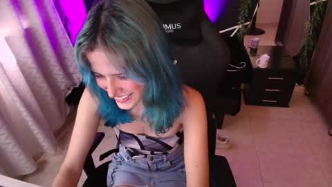 Snapshot of littlenami_ chatting on October 30, 1:55 pm LAUREN online show from October 30, 1:55 pm