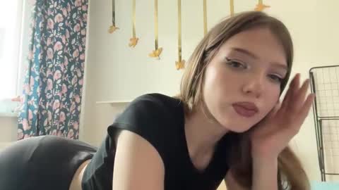 littleprincess3000 online show from April 24, 9:22 am