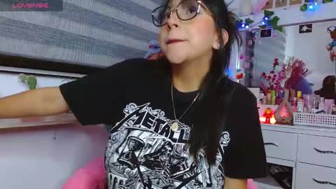 Snapshot of littlerouse_ chatting on January 23, 2:02 am Ruby Rouse online show from January 23, 2:02 am
