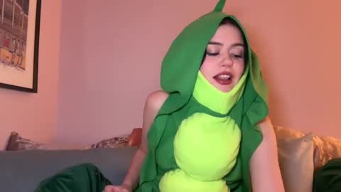 Snapshot of littlesugarpea chatting on January 5, 12:09 am Little Sugar Pea online show from January 5, 12:09 am