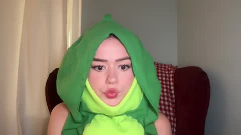 Snapshot of littlesugarpea chatting on September 9, 10:21 pm Little Sugar Pea online show from September 9, 10:21 pm