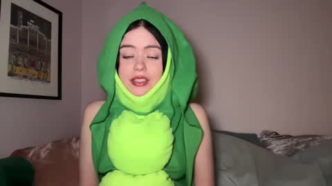 Snapshot of littlesugarpea chatting on January 15, 12:41 am Little Sugar Pea online show from January 15, 12:41 am