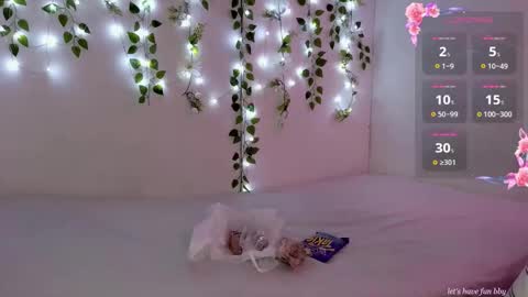 Snapshot of littlesun2216 chatting on September 28, 12:19 am Moon online show from September 28, 12:19 am
