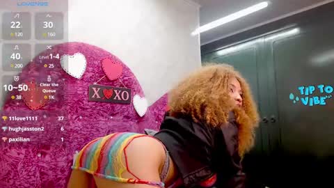 Snapshot of litzy_curly chatting on February 17, 6:17 pm Litzy online show from February 17, 6:17 pm