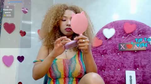 Snapshot of litzy_curly chatting on October 13, 4:53 pm Litzy online show from October 13, 4:53 pm