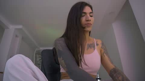 Emily  R online show from January 28, 3:14 pm