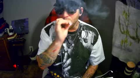 livingpuddle online show from December 4, 6:46 am