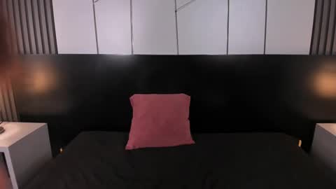 Liz  online show from February 21, 1:33 pm