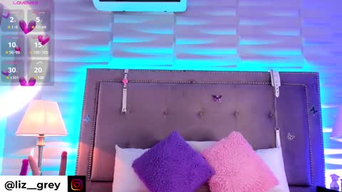 Snapshot of liz_grey_ chatting on March 11, 9:59 pm online show from March 11, 9:59 pm