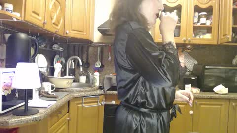 LizaCakes online show from October 30, 3:34 pm