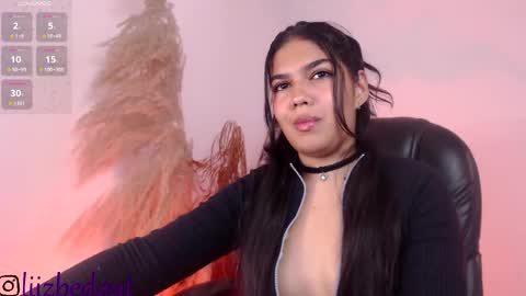 Snapshot of lizbedoutx chatting on October 19, 4:11 pm lizbedoutx online show from October 19, 4:11 pm
