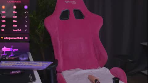 Snapshot of lizyy_baby chatting on September 25, 10:22 am Lizzy online show from September 25, 10:22 am