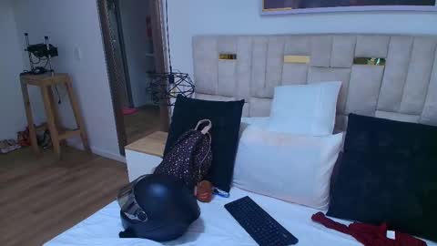 Lizz  online show from October 9, 11:59 am